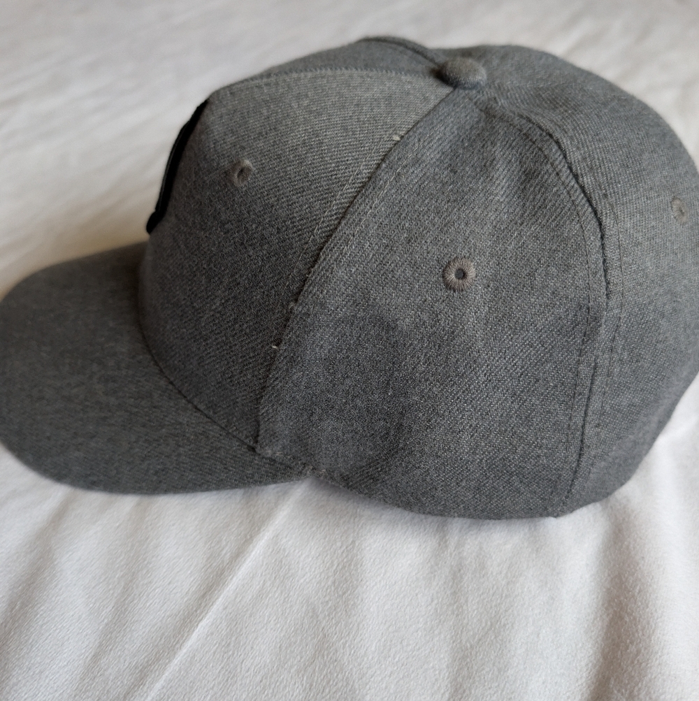 Volcom Emboss Stone Flex Fit Cap OS - Picture 2 of 12